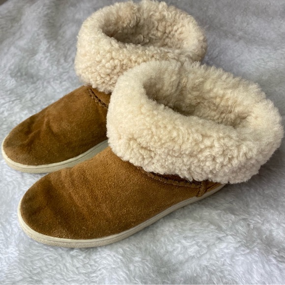 UGG MIKA CLASSIC CHESTNUT SUEDE KIDS SNEAKER BOOT - Picture 3 of 9